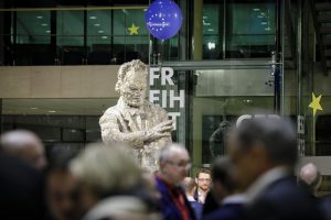 Skulptur von Willy Brandt im Willy-Brandt-Haus in Berlin