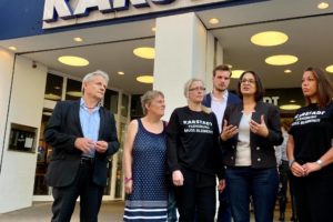 Serpil Midyatli zu Besuch bei Karstadt in Flensburg