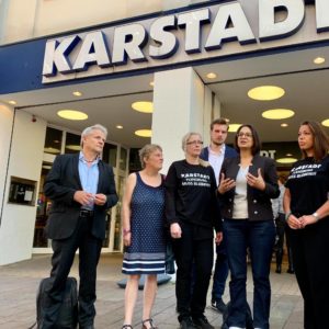 Serpil Midyatli zu Besuch bei Karstadt in Flensburg