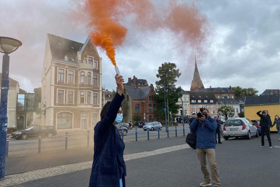 Bei der Demo der Seebrücke in Flensburg.